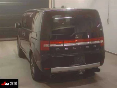 Mitsubishi Delica D:5