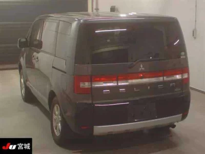 Mitsubishi DELICA D5