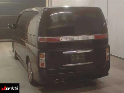 Nissan ELGRAND  с аукциона в Японии