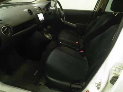 Mazda DEMIO  с аукциона в Японии