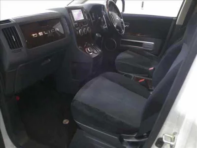 Mitsubishi DELICA D5