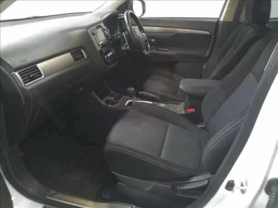Mitsubishi OUTLANDER  с аукциона в Японии