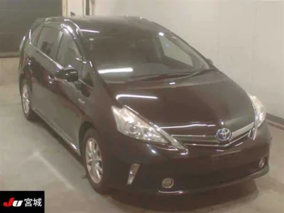 Toyota PRIUS ALPHA  с аукциона в Японии