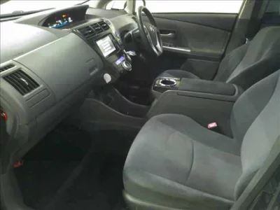 Toyota PRIUS ALPHA  с аукциона в Японии