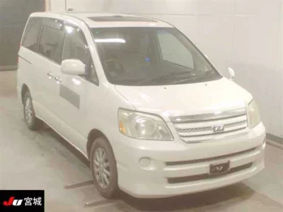 Toyota NOAH  с аукциона в Японии