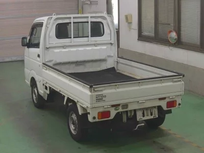 Nissan NT100 Clipper