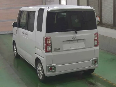 Toyota Pixis Mega