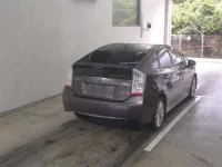 Toyota Prius лот № 1044 оценка 3  с аукциона в Японии 4
