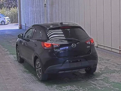 Mazda DEMIO  с аукциона в Японии