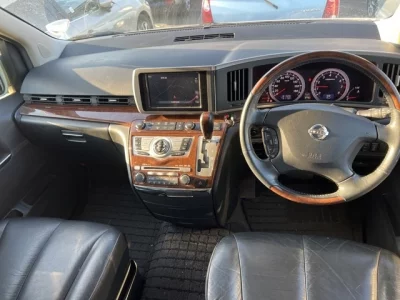 Nissan ELGRAND  с аукциона в Японии