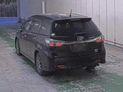 Toyota WISH  с аукциона в Японии
