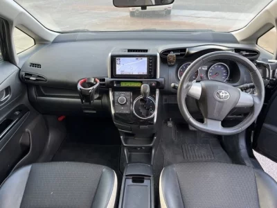 Toyota WISH  с аукциона в Японии