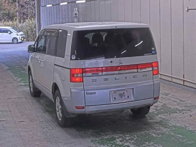 Mitsubishi Delica D:5