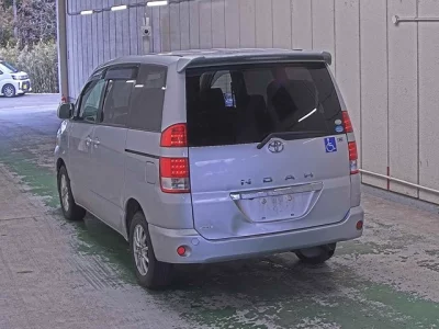Toyota NOAH  с аукциона в Японии