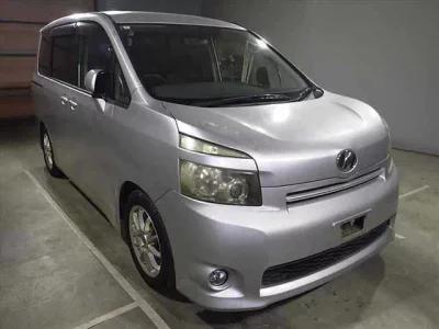 Toyota VOXY  с аукциона в Японии