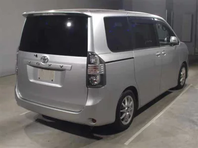 Toyota VOXY  с аукциона в Японии