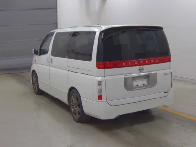 Nissan ELGRAND  с аукциона в Японии