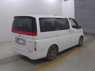 Nissan ELGRAND  с аукциона в Японии