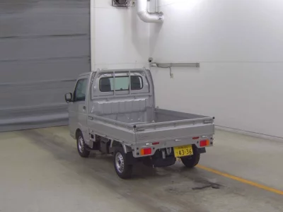 Nissan NT100 Clipper
