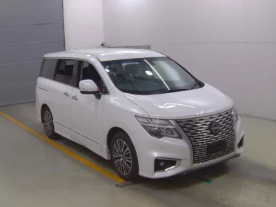 Nissan ELGRAND  с аукциона в Японии