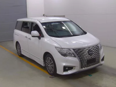 Nissan ELGRAND  с аукциона в Японии