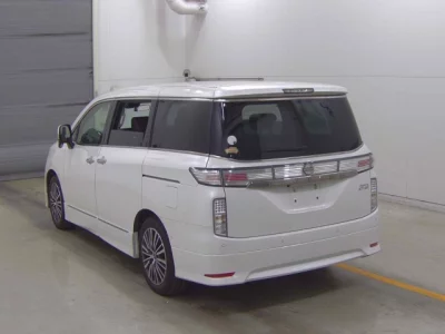 Nissan ELGRAND  с аукциона в Японии
