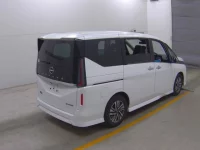 Nissan SERENA лот № 28 оценка 4  с аукциона в Японии 3