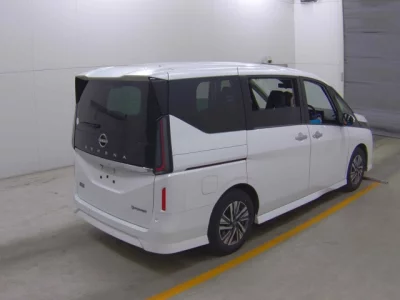 Nissan SERENA  с аукциона в Японии