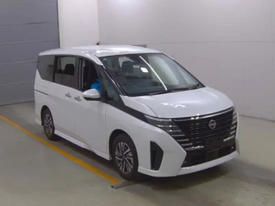 Nissan SERENA  с аукциона в Японии