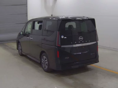 Nissan SERENA  с аукциона в Японии