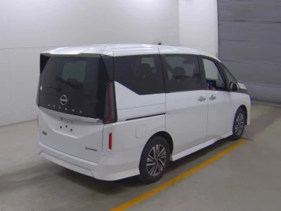 Nissan SERENA  с аукциона в Японии