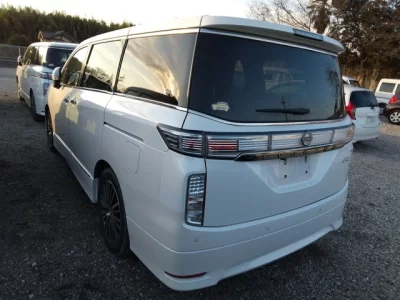Nissan ELGRAND  с аукциона в Японии