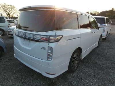 Nissan ELGRAND  с аукциона в Японии