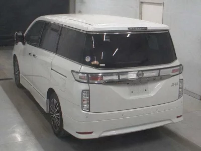 Nissan ELGRAND  с аукциона в Японии