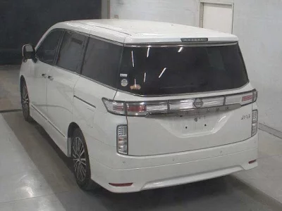 Nissan ELGRAND  с аукциона в Японии