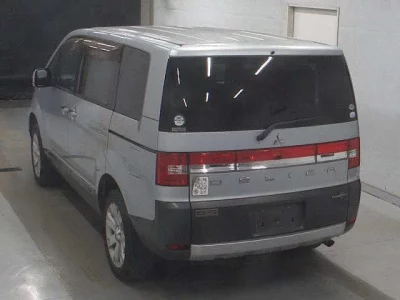 Mitsubishi Delica D:5
