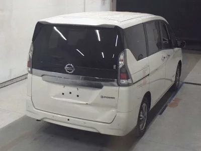 Nissan SERENA  с аукциона в Японии