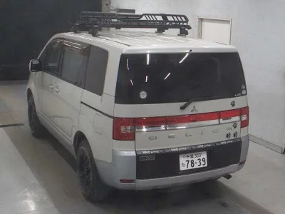 Mitsubishi Delica D:5