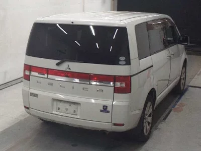 Mitsubishi Delica D:5