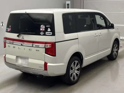 Mitsubishi Delica D:5