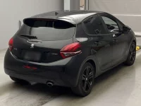 Peugeot 208 лот № 18058 оценка R  с аукциона в Японии 1