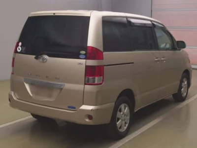 Toyota NOAH  с аукциона в Японии