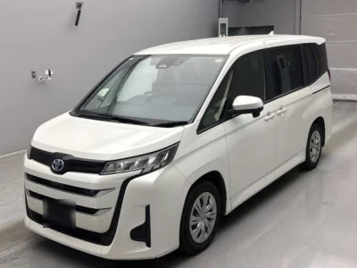 Toyota NOAH  с аукциона в Японии