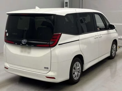Toyota NOAH  с аукциона в Японии