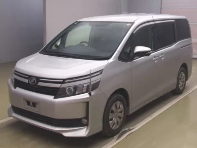 Toyota VOXY  с аукциона в Японии