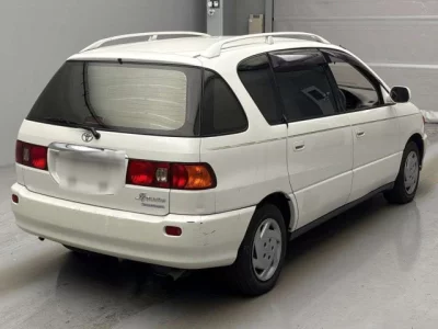 Toyota IPSUM  с аукциона в Японии