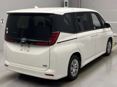 Toyota NOAH  с аукциона в Японии