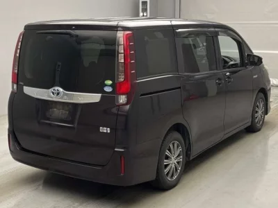 Toyota NOAH  с аукциона в Японии