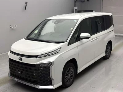 Toyota VOXY  с аукциона в Японии