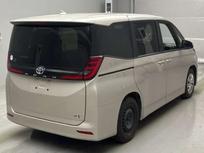 Toyota NOAH  с аукциона в Японии